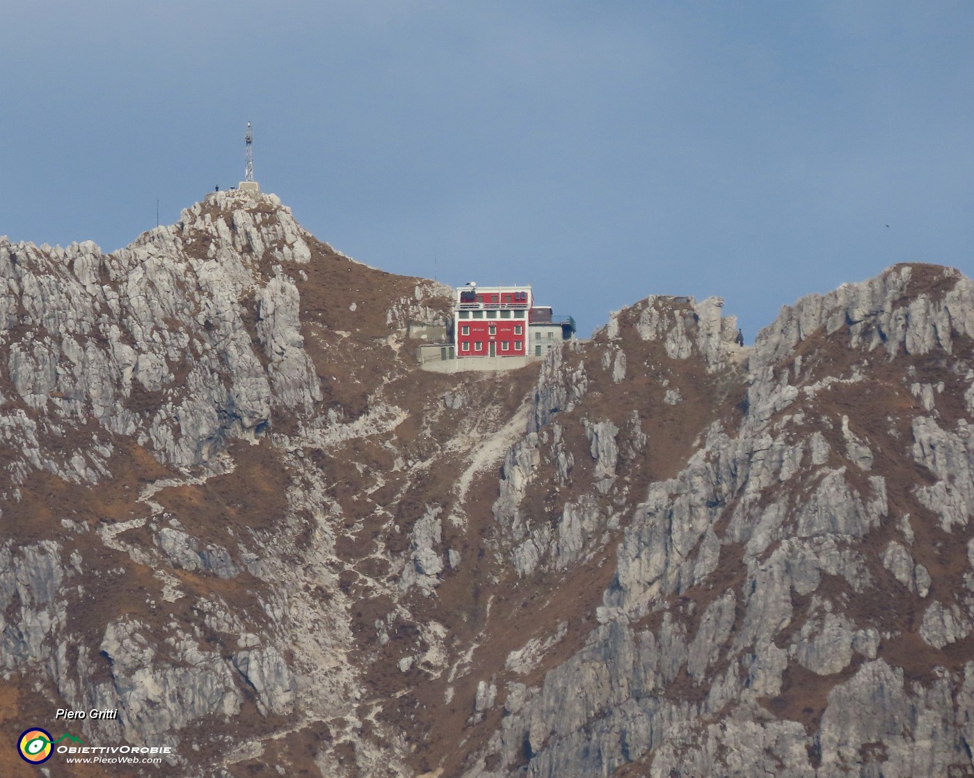 35 Zoom in Resegone - Punta Cermenati (1875 m).JPG